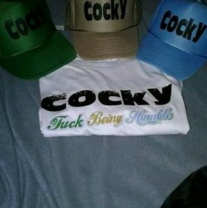Tee shirt and snapbacks